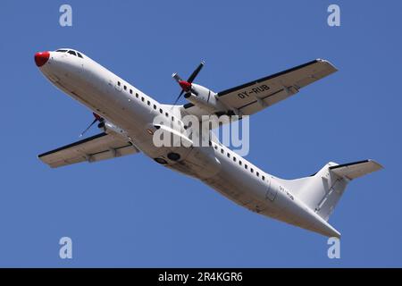 DAT DANISH AIR TRANSPORT L'UNICA COMPAGNIA AEREA CHE COLLEGA LA SICILIA A PANTELLERIA E LAMPEDUSA nella foto a DAT Airlines ATR72-212 Foto Stock
