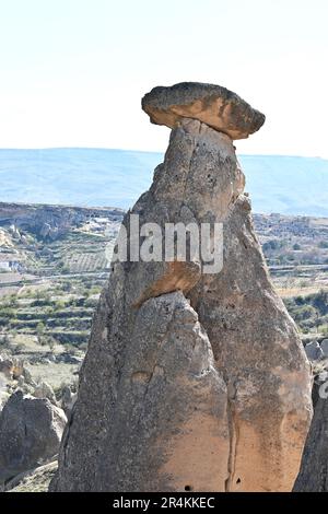 Le pietre di Love Valley sono tufo vulcanico scolpito dall'erosione del vento e dell'acqua. Molte delle pietre sono falliche, dando la valle i Foto Stock