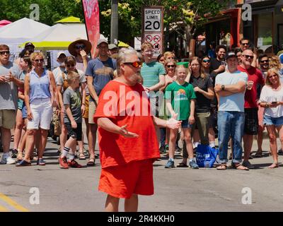 Lawrence, Kansas - 28 maggio 2023: TIC and TAC New York Breakdanzers al Lawrence Busker Festival Foto Stock