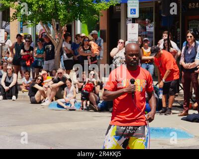 Lawrence, Kansas - 28 maggio 2023: TIC and TAC New York Breakdanzers al Lawrence Busker Festival Foto Stock