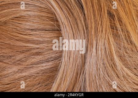 Primo piano dei capelli sintetici della parrucca Foto Stock