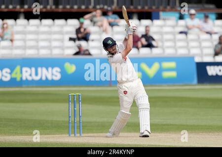 Mark Adair in azione batting per l'Irlanda durante Essex CCC vs Irlanda, nazionale First Class Match Cricket al Cloud County Ground il 28th maggio 2023 Foto Stock