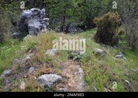 Grecia, Tessaglia, Larisa, Elassona Flampouro Village antiche rovine del mulino ad acqua e fiume Foto Stock