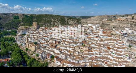 Veduta aerea panoramica della provincia di Alcala del Jucar di Albacete, considerata come bei villaggi della Spagna Foto Stock