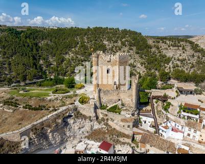 Veduta aerea del Castello di Alcala del Jucar provincia di Albacete elencati come belle città della Spagna Foto Stock