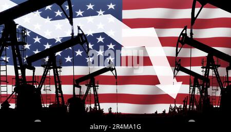 Riduzione o aumento in livello di produzione di petrolio in Stati Uniti. Pompa olio silhouette su bandiera di sfondo USA . Pompe dell'olio in funzione. Commercio, finanza a Foto Stock