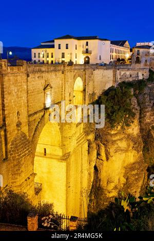 Andalusia Spagna. Ronda. El Tajo (gola) al tramonto Foto Stock