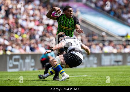 LONDRA, REGNO UNITO. 28st maggio 2023. Viliame Mata (Edinburgh Rugby and Fiji) (a sinistra) viene affrontata durante la gara di Barbariani contro il mondo XV allo stadio di Twickenham domenica 28 maggio 2023. LONDRA INGHILTERRA. Credit: Taka G Wu/Alamy Live News Foto Stock