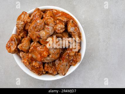 Fegati di pollo tradizionali sudafricani per Peri in grigio chiazzato Foto Stock