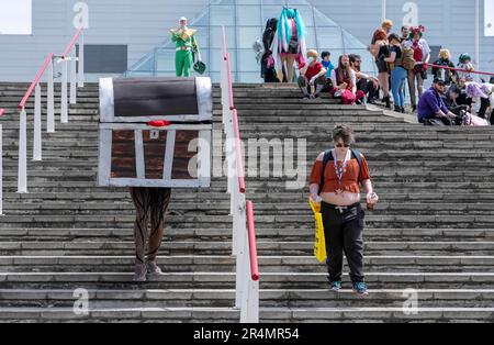 © Jeff Moore MCM Comic con Londra 28th Maggio 2023 Cos Players at Comic con at excel in London Goting the hot Weather . Foto Stock