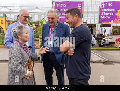 © Jeff Moore Steve Backhall visita il giardino RSPCA al RHS Chelsea Flower Show. Il giardino RSPCA è un santuario elegante per la fauna selvatica e la gente ali Foto Stock