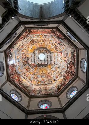 Firenze, Italia - 6 aprile 2022: Dettaglio interno dal Duomo di Firenze, Cattedrale di Santa Maria del Fiore a Firenze. L'edificio era Foto Stock