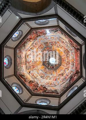 Firenze, Italia - 6 aprile 2022: Dettaglio interno dal Duomo di Firenze, Cattedrale di Santa Maria del Fiore a Firenze. L'edificio era Foto Stock