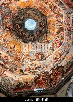 Firenze, Italia - 6 aprile 2022: Dettaglio interno dal Duomo di Firenze, Cattedrale di Santa Maria del Fiore a Firenze. L'edificio era Foto Stock