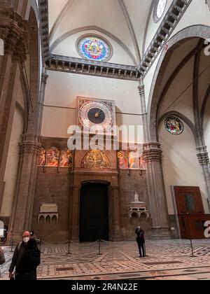 Firenze, Italia - 6 aprile 2022: Dettaglio interno dal Duomo di Firenze, Cattedrale di Santa Maria del Fiore a Firenze. L'edificio era Foto Stock