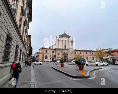 Firenze, Italia - 6 aprile 2022: Piazza San Marco è una piazza situata nella zona settentrionale del centro storico di Firenze Foto Stock