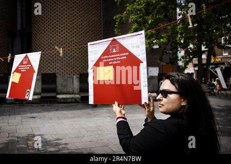 UTRECHT - protesta contro la carenza di camere per studenti. La protesta ha richiamato l'attenzione sulla situazione degli studenti che non vivono ancora a Utrecht e, secondo l'organizzatore sindacato degli studenti VIDIUS, sono quindi le vittime invisibili della crisi degli alloggi. ANP RAMON VAN FLYMEN olanda fuori - belgio fuori Foto Stock