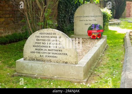 La tomba del capitano George Vancouver (22 giugno 1757 – 10 maggio 1798), che era un ufficiale della Royal Navy britannica. Curchyard della chiesa di San Pietro, Petersham, Richmond sul Tamigi. Londra (134) Foto Stock