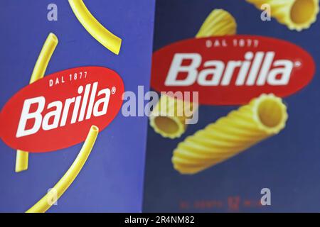 Viersen, Germania - Maggio 9. 2023: Primo piano delle scatole di pasta Barilla italiana Foto Stock