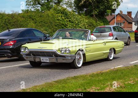 1965, anni Sessanta, 60s Green Ford THUNDERBIRD Classic & auto d'epoca americana tornano a Capesthorne Hall per ospitare il Cheshire Classic Car Show 2023 Foto Stock