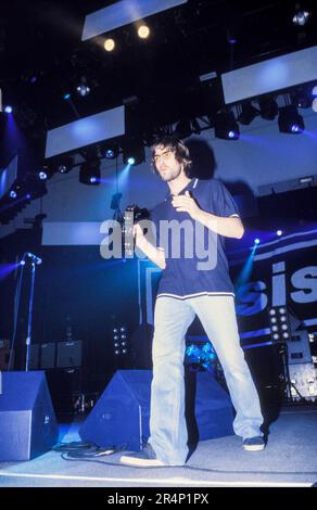 OASIS, MORNING GLORY TOUR, 1996: Liam Gallagher of Oasis alla Cardiff International Arena CIA on the (What's the Story) Morning Glory? Tour a Cardiff, Galles, Regno Unito il 18 marzo 1996. Foto: Rob Watkins Foto Stock