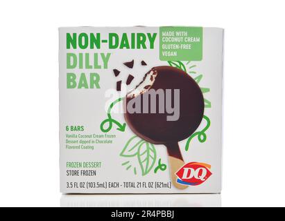 IRIVNE, CALIFORNIA - 29 MAGGIO 20223: Una scatola di Dairy Queen non-Dairy Dilly Bar. Foto Stock
