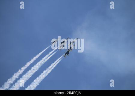 Bethpage, New York, i 11714 Stati Uniti. 28 maggio 2023. Il Bethpage NY Air Show 2023 ha entusiasmato oltre 300.000 spettatori, che hanno assistito alle acrobazie aeree della USAF F16C Thunderbirds. Credit: ©Julia Mineeva/EGBN TV News/Alamy Live News Foto Stock