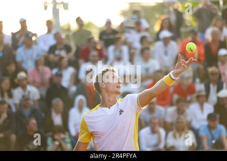 Parigi, Francia. 29th maggio, 2023. Tennis: Grand Slam/ATP Tour - French Open, single maschile, 1st round. Lehecka (Repubblica Ceca) - Struff (Germania). Jiri Lehecka è in azione. Credit: Frank Molter/dpa/Alamy Live News Foto Stock