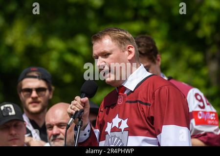 RIGA, Lettonia. 29th maggio, 2023. IIHF Worlds Bronze Medalists Latvian Men's Ice Hockey team arrivo massiccia celebrazione al Monument of Freedom. Credit: Gints Ivuskans/Alamy Live News Foto Stock