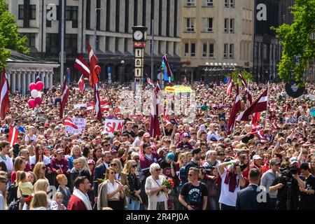 RIGA, Lettonia. 29th maggio, 2023. IIHF Worlds Bronze Medalists Latvian Men's Ice Hockey team arrivo massiccia celebrazione al Monument of Freedom. Credit: Gints Ivuskans/Alamy Live News Foto Stock