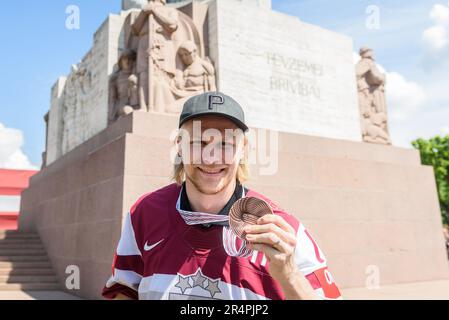 RIGA, Lettonia. 29th maggio, 2023. IIHF Worlds Bronze Medalists Latvian Men's Ice Hockey team arrivo massiccia celebrazione al Monument of Freedom. Credit: Gints Ivuskans/Alamy Live News Foto Stock