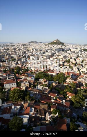 Atene, Grecia, vista dall'Acropoli, che mostra il monte Lycabettus. Foto Stock