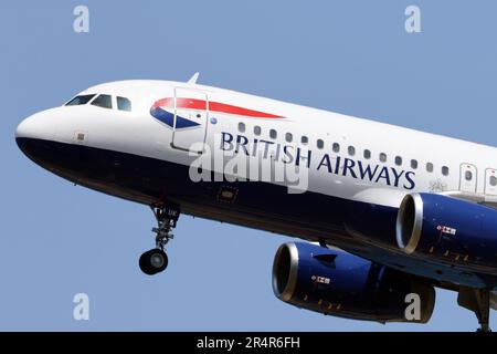 BRITISH AIRWAYS VOLI DIRETTI DALLA SICILIA AL REGNO UNITO nella foto un Airbus A320-232 della compagnia aerea britannica British Airways Foto Stock