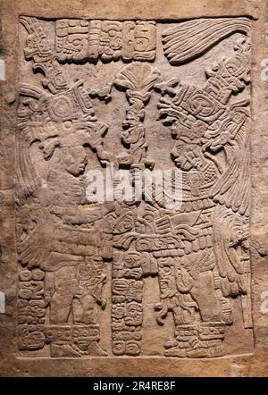 Architrave maya intagliato pietra, Yaxchilan, Chiapas, Messico. Foto Stock