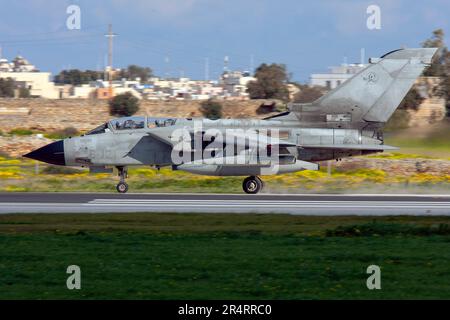 Aeronautica Panavia Tornado IDS decollo pista 31. Foto Stock