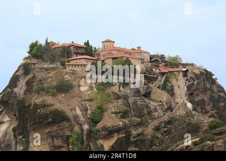 KALAMBAKA, GRECIA - 18 SETTEMBRE 2012: È l'antico monastero ortodosso della Trasfigurazione sulle rocce di Meteora sulle montagne di Thessa Foto Stock