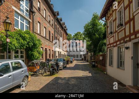 Piccola strada nel centro storico di Francoforte-Hoechst, Germania Foto Stock