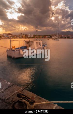 Vista della Baia di Giardini-Naxos al tramonto, Provincia di Messina, Sicilia, Italia, Mediterraneo, Europa Foto Stock