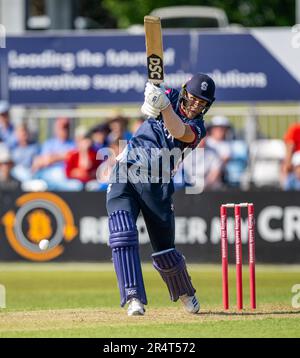 David Willey del Northamptonshire battendo in una partita Vitality Blast del T20 tra Derbyshire Falcons e Northamptonshire Steelbacks Foto Stock