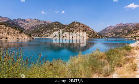 Lago artificiale di El Portillo, Castril, provincia di Granada, Andalusia, Spagna Foto Stock