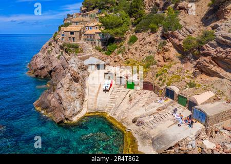Es Calo S´Estaca, Parco Naturale della Sierra de Tramuntana, Valldemossa, Maiorca, Isole Baleari Spagna. Caló de s'Estaca è una piccola ghiaia e roccia Foto Stock