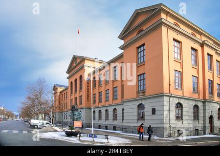 Radhus o Municipio nuovo, Trondheim, Norvegia, nella strada principale, Munkegata, luogo di incontro per il consiglio comunale e costruito in stile neo-rinascimentale Foto Stock