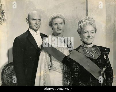 Attori Yul Brynner, Ingrid Bergman e Helen Hayes nel film Anastasia, USA 1956 Foto Stock