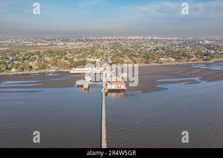 Veduta aerea della costa del Rio de la Plata nella città di Quilmes. Foto Stock