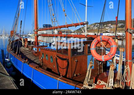 L'ex barca langoustine (ora crociere di piacere) chiamato Milpat nel porto turistico di Fecamp (Senna Marittima), Normandia, Francia Foto Stock