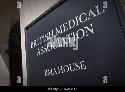 Gli uffici della British Medical Association BMA HQ, BMA House, Tavistock Square, Londra, Inghilterra, REGNO UNITO, WC1H 9JP Foto Stock