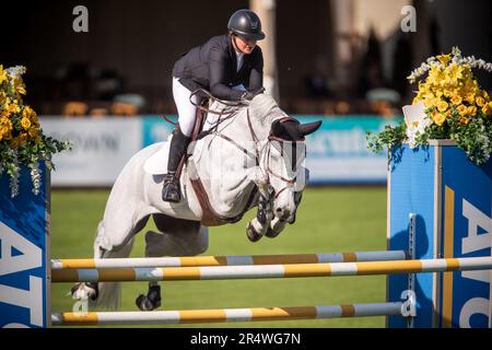 Shauna Cook of Canada compete durante l'evento Major League Show Jumping a Langley, B.C., il 25 maggio 2023, Foto Stock