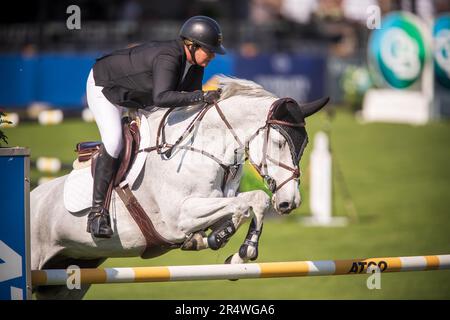 Shauna Cook of Canada compete durante l'evento Major League Show Jumping a Langley, B.C., il 25 maggio 2023, Foto Stock