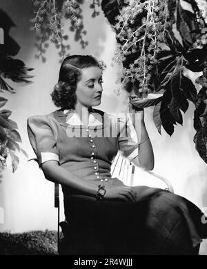 Bette Davis (1908-1989) - noto anche come la First Lady del cinema americano - è stato un film americano, televisione e attrice di teatro. Notevole perché la sua volontà di svolgere sardonica e unsympathetic caratteri ha inaugurato la parità di retribuzione per le donne nel film Foto Stock