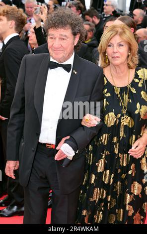 Robert Charlebois e sua moglie Laurence 'Indiana Jones and the Dial of Destiny' Cannes Film Festival Screening 76th Cannes Film Festival 18 maggio 2023 Foto Stock